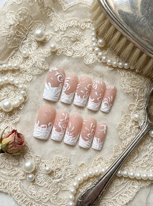 BAROQUE LACE auf natürlichen Nägeln - Anwendungsbeispiel
