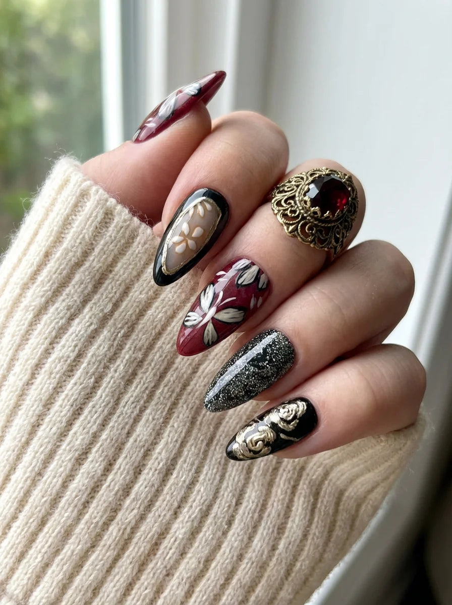 GOTHIC MUSE Nahaufnahme - Detaillierte Ansicht des Nageldesign - Premium künstliche Fingernägel