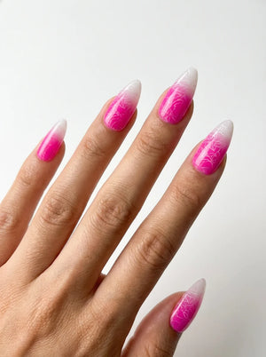 PINK FROST auf natürlichen Nägeln - Anwendungsbeispiel Deutschland