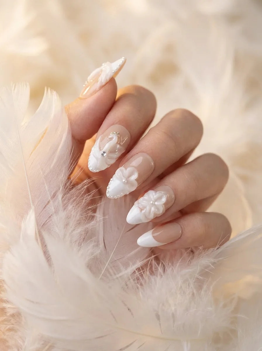 SWAN PEARL falsche Nägel Nahaufnahme - schimmernde Perlmutt-Optik