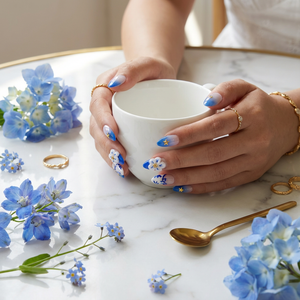 BLUE AURORA - handmade press on nails - in blau - mit Aurora-Effekt - Press on Nägel - von Elaréa Nails - handgemacht - Detailansicht 4 - Versand aus Deutschland