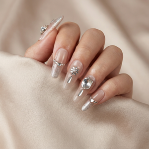 CRYSTAL VEIL - in kristallklar - mit zarter Schleier-Optik - Press on Nägel - von Elaréa Nails - handgemacht - Detailansicht 5 - Versand aus Deutschland