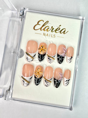 GOLD BLOOM - handmade press on nails - in goldfarben - mit Blüten-Design - Press on Nägel - von Elaréa Nails - handgemacht - Hauptbild - Versand aus Deutschland