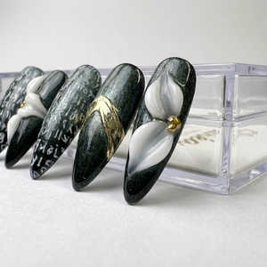 GREEN GARDEN - handmade press on nails - by Elaréa Nails - premium quality - made in Germany