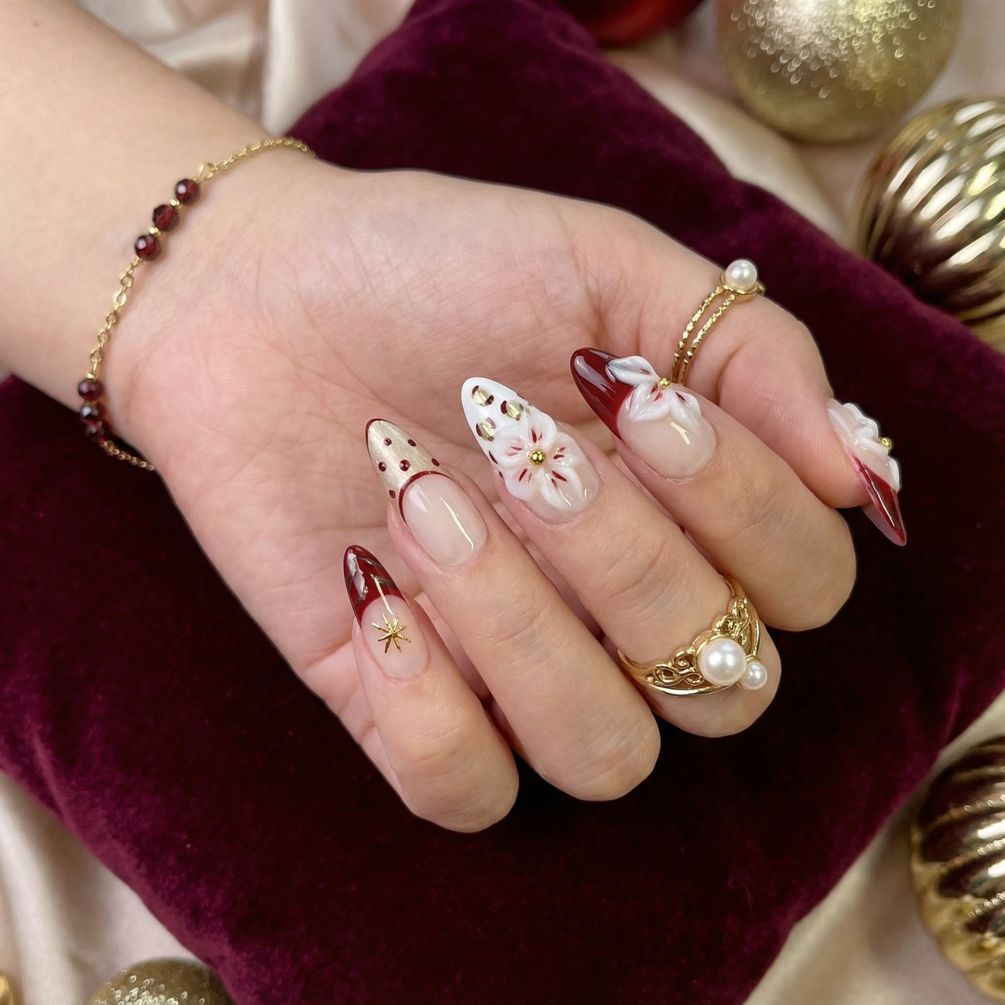 HOLIDAY BLOOM - in festlichen Farben - mit Urlaubs-Blüten-Design - Press on Nägel - von Elaréa Nails - handgemacht - Detailansicht 2 - Versand aus Deutschland