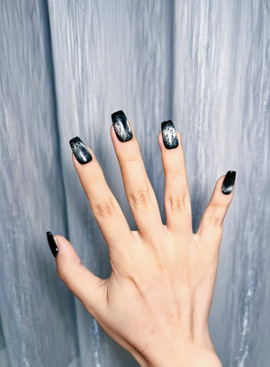 NIGHT CRACKLE - handmade press on nails - in nachtblau - mit Crackle-Effekt - Press on Nägel - von Elaréa Nails - handgemacht - Detailansicht 5 - Versand aus Deutschland