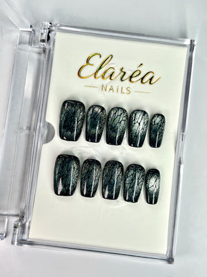 NIGHT CRACKLE - handmade press on nails - in nachtblau - mit Crackle-Effekt - Press on Nägel - von Elaréa Nails - handgemacht - Hauptbild - Versand aus Deutschland