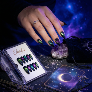 NIGHT RADIANCE - in nachtblau - mit Strahlen-Effekt - Press on Nägel - von Elaréa Nails - handgemacht - Detailansicht 3 - Versand aus Deutschland