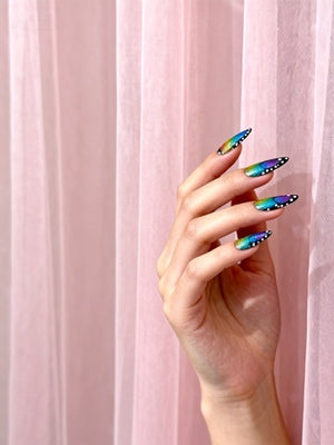 RAINBOW WINGS - handmade press on nails - in regenbogenfarben - mit Flügel-Design - Press on Nägel - von Elaréa Nails - handgemacht - Detailansicht 5 - Versand aus Deutschland