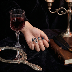 ROYAL NOIR - handmade press on nails - by Elaréa Nails - premium quality - made in Germany