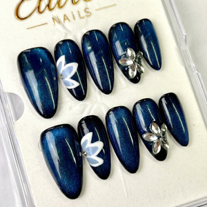 SAPPHIRE PETAL - handmade press on nails - by Elaréa Nails - premium quality - made in Germany