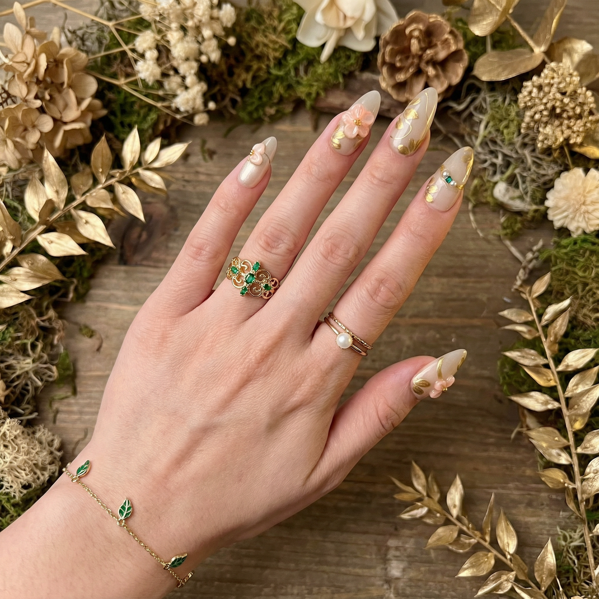NUDE GARDEN: handgefertigtes Press-on Design als Beispiel für die Auswahl nach Form und Alltag