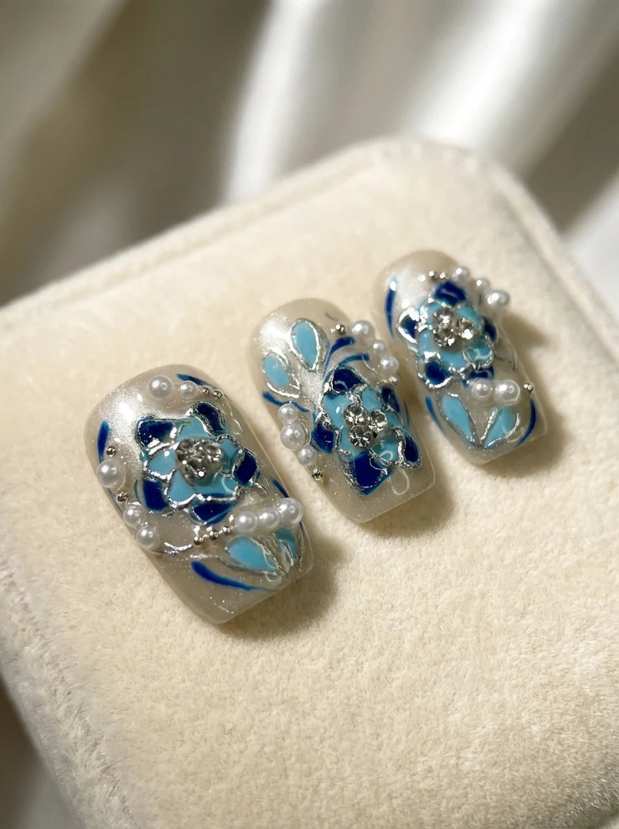 AZURE GARDEN
