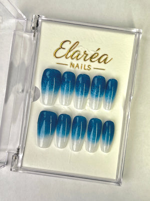 AZURE PETALS Press On Nägel Hauptbild - Premium Design aus Deutschland