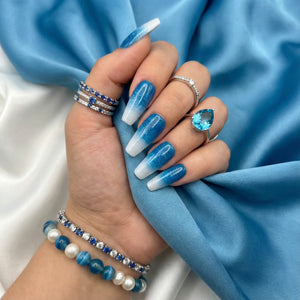 AZURE PETALS falsche Nägel Nahaufnahme - Detailansicht Qualität