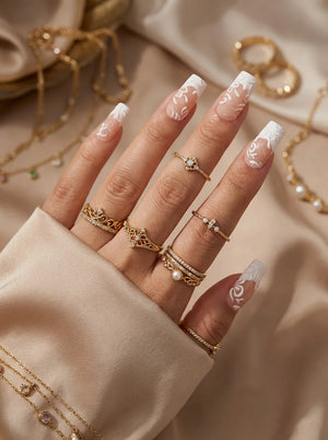 BAROQUE LACE falsche Nägel Nahaufnahme - Detailansicht