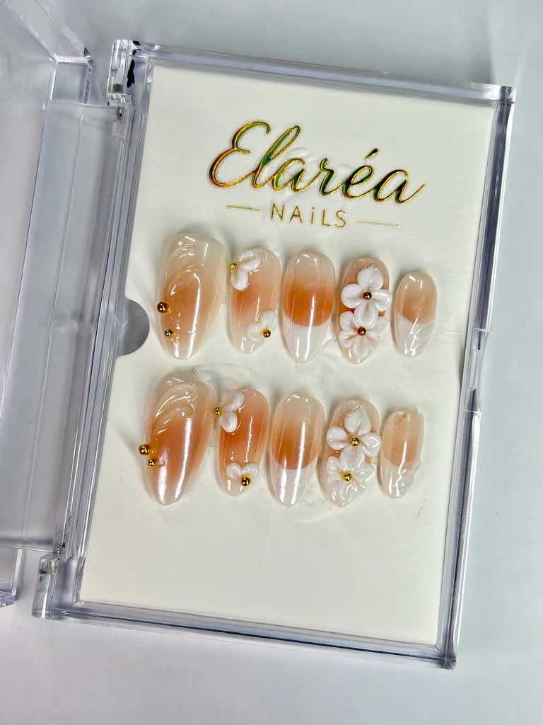 BLOSSOM WHISPER Press On Nägel Hauptbild - Premium Design aus Deutschland