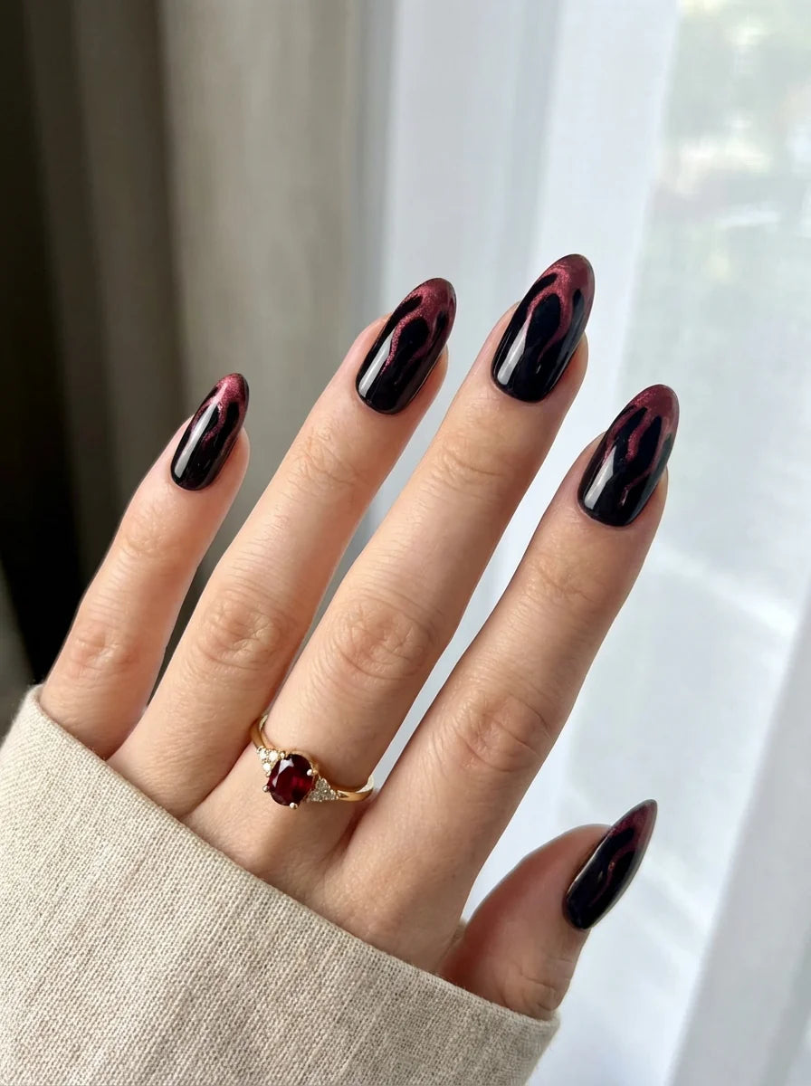 CRIMSON FLAME Nahaufnahme - Detaillierte Ansicht des Nageldesign - Premium künstliche Fingernägel