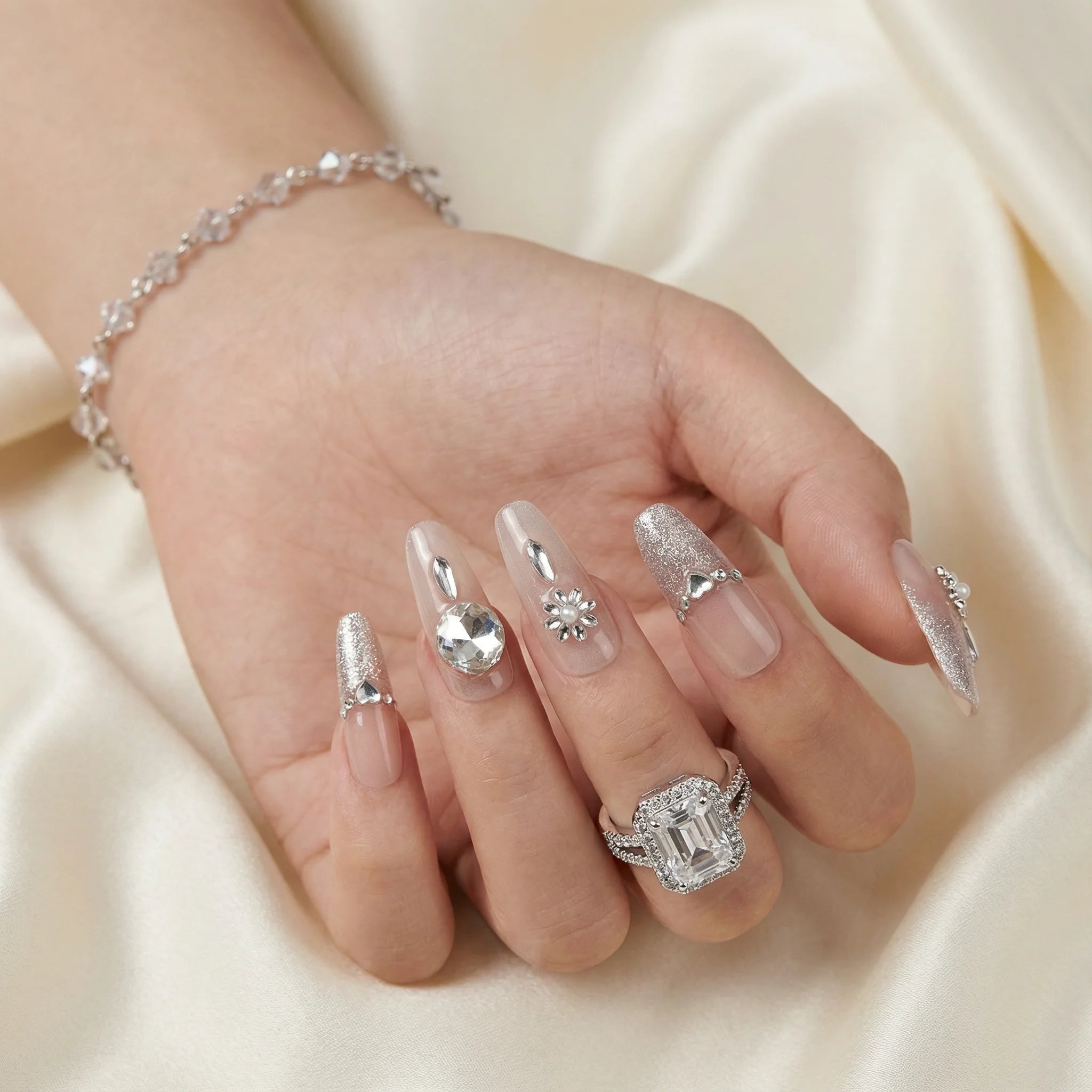 CRYSTAL VEIL falsche Nägel Nahaufnahme - Detailansicht Qualität
