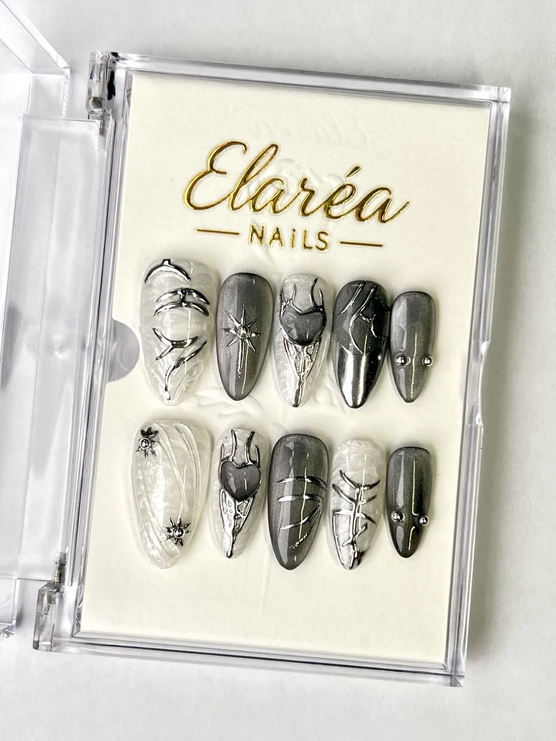 CYBER HEART Hauptbild - Press On Nägel mit einzigartigem Design - Premium künstliche Fingernägel