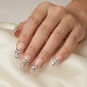 FROST JEWEL Nahaufnahme - Detaillierte Ansicht des Nageldesign - Premium künstliche Fingernägel