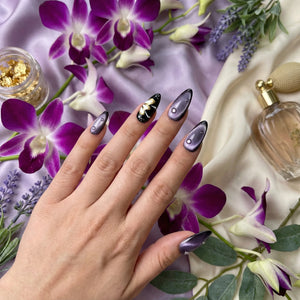 GRAPEVINE BLOOM Anwendungsbeispiel - Press On Nägel auf natürlichen Nägeln - einfache Anwendung und langanhaltender Halt