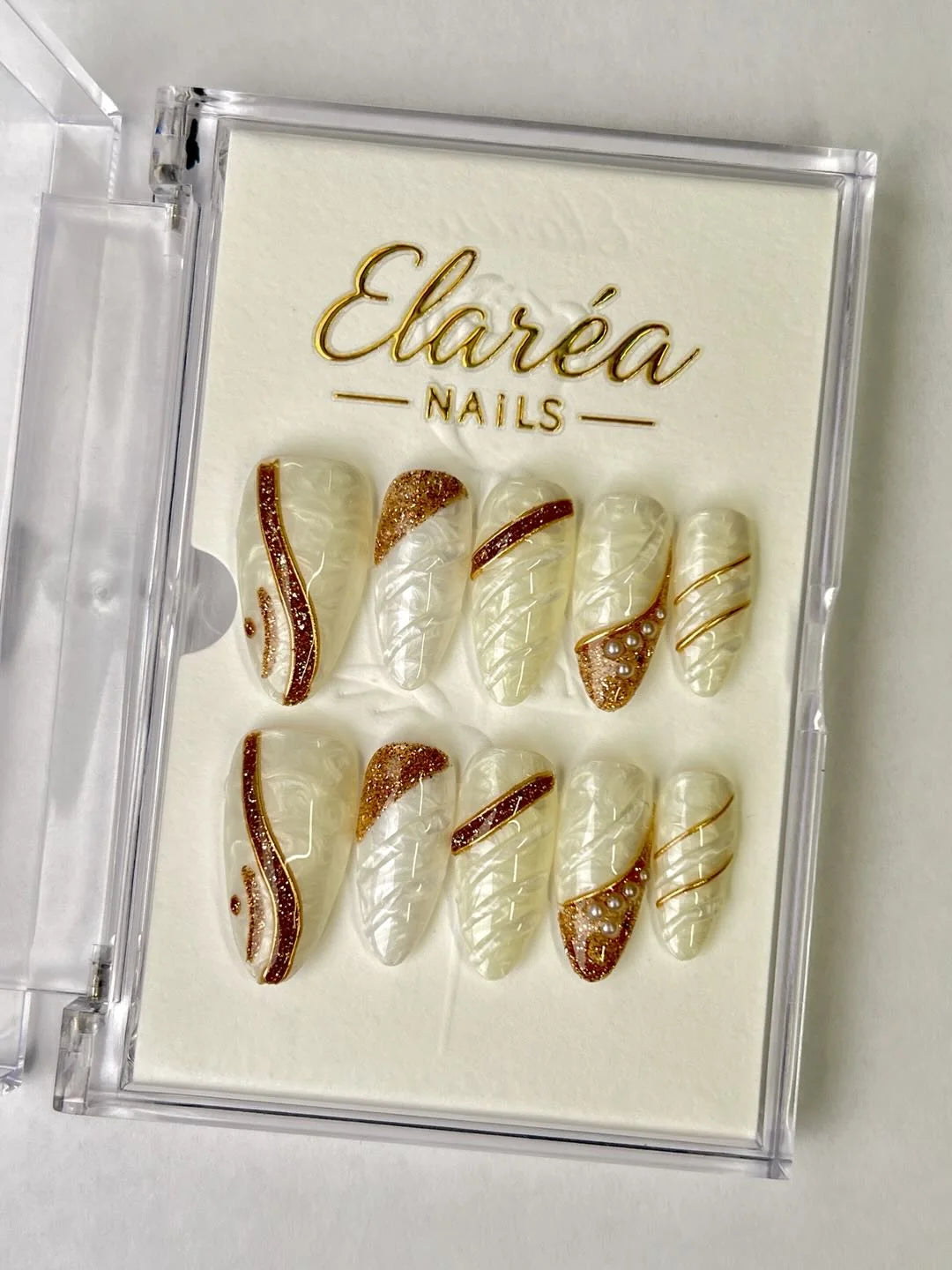 Hauptbild - Press On Nägel mit einzigartigem Design. LATTE SPARKLE - Press On Nägel. Enthält: Press On Nägel, künstliche F...