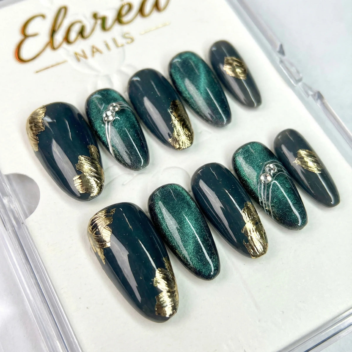 Komplettes Set - Alle enthaltenen Komponenten und Zubehör. MALACHITE GOLD - Press On Nägel. Enthält: Press On Nägel, künst...