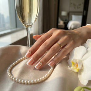 PEARL ELEGANCE Press On Nägel Seitenansicht - Profilansicht