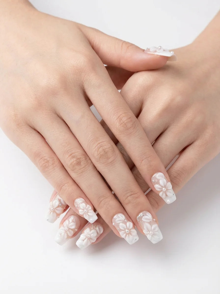 PEARL PETALS Anwendungsbeispiel - Press On Nägel auf natürlichen Nägeln - einfache Anwendung und langanhaltender Halt