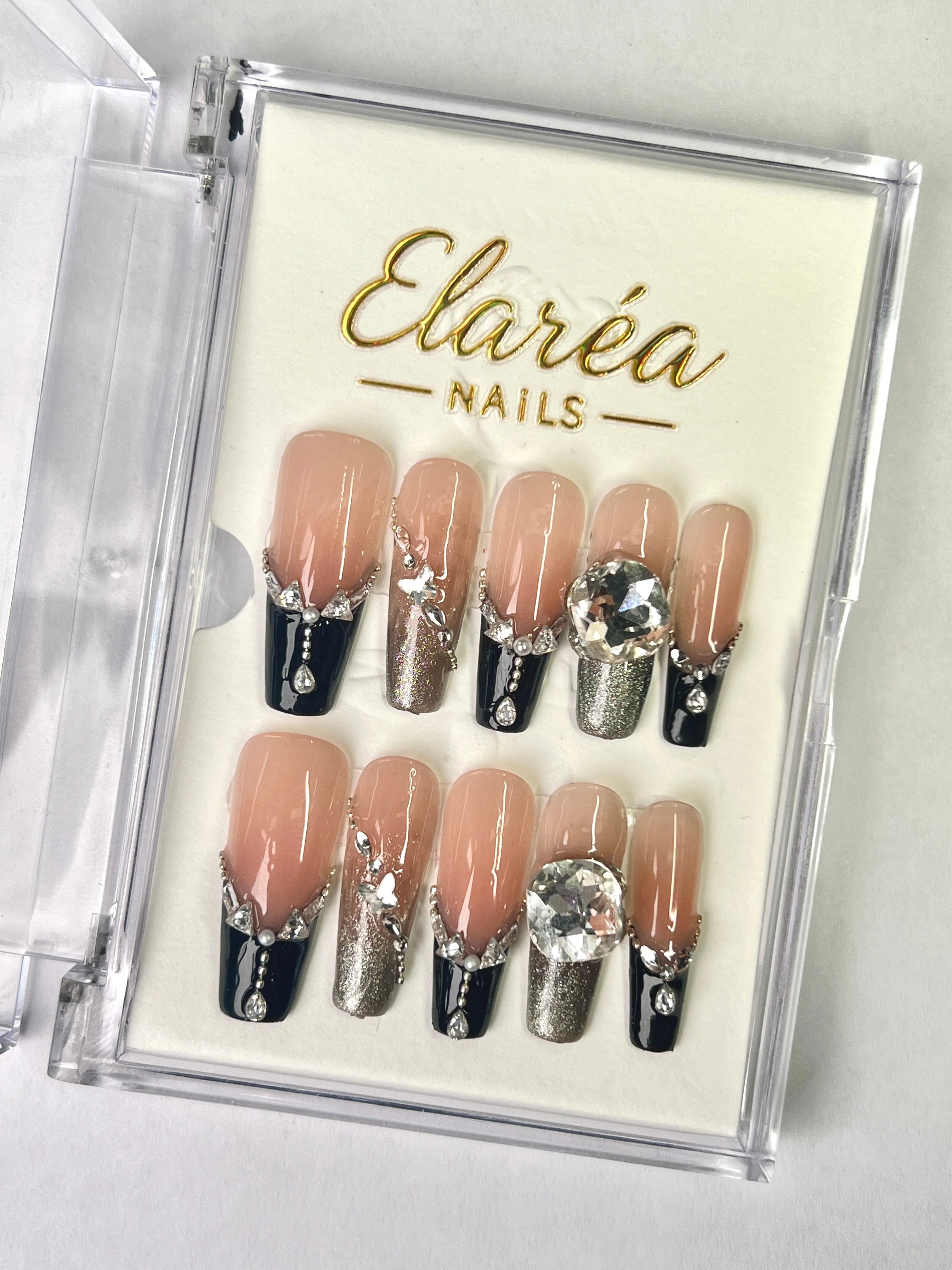 ROYAL CONTRAST Hauptbild - Press On Nägel mit einzigartigem Design - Premium künstliche Fingernägel