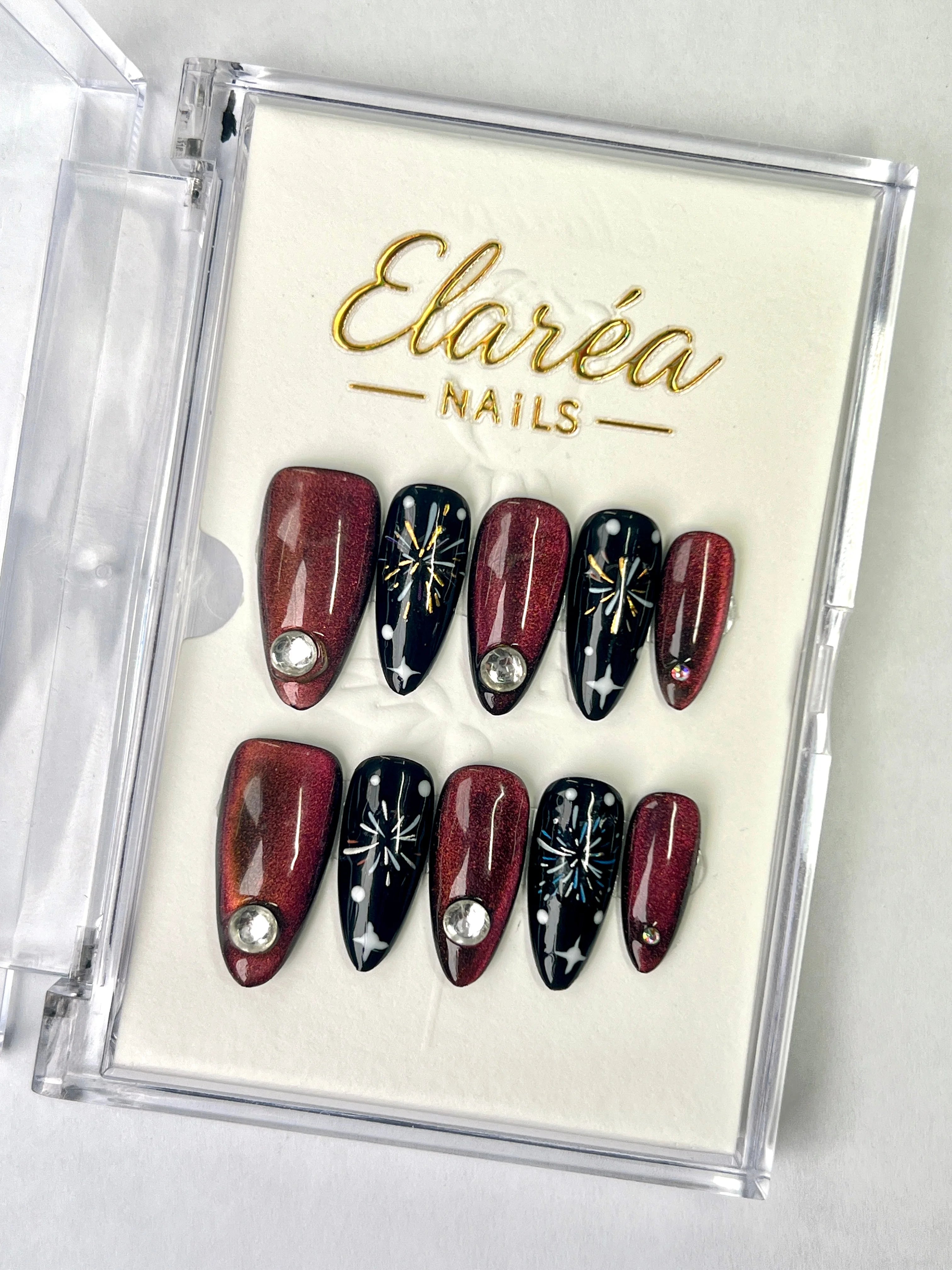 Hauptbild - Press On Nägel mit einzigartigem Design. RUBY BURST - Press On Nägel. Enthält: Press On Nägel, künstliche Fing...