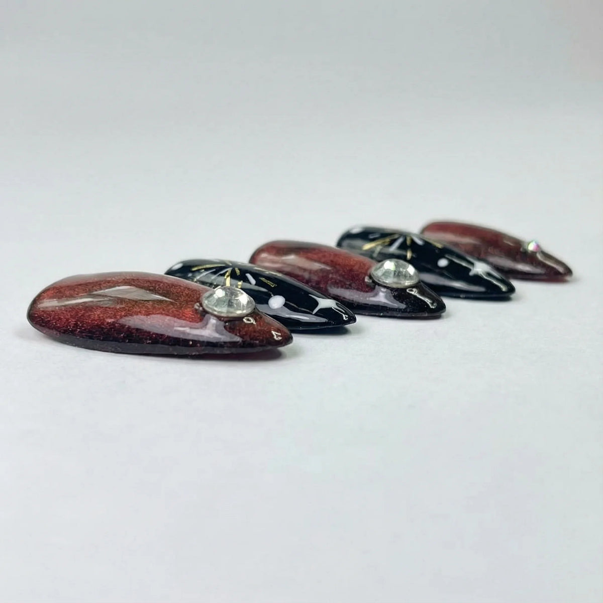 RUBY BURST - handmade press on nails - by Elaréa Nails - premium quality - made in Germany
