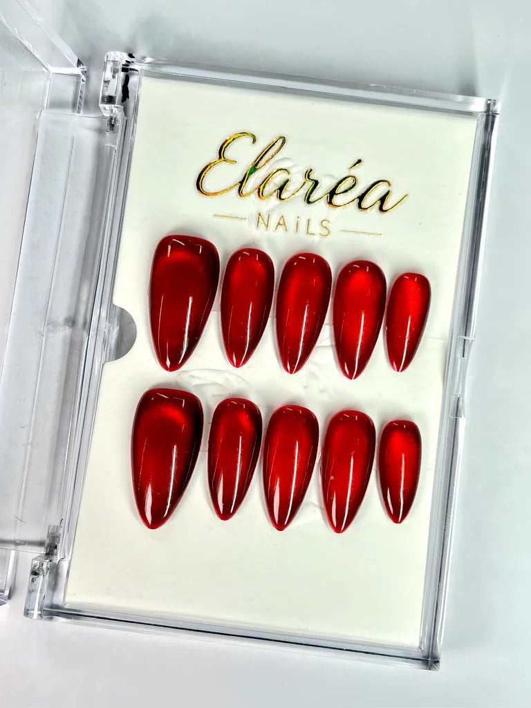 RUBY FLAME - handmade press on nails - in rubinrot - mit Flammen-Design - Press on Nägel - von Elaréa Nails - handgemacht - Hauptbild - Versand aus Deutschland