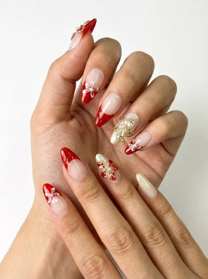 RUBY FLORA Nahaufnahme - Detaillierte Ansicht des Nageldesign - Premium künstliche Fingernägel