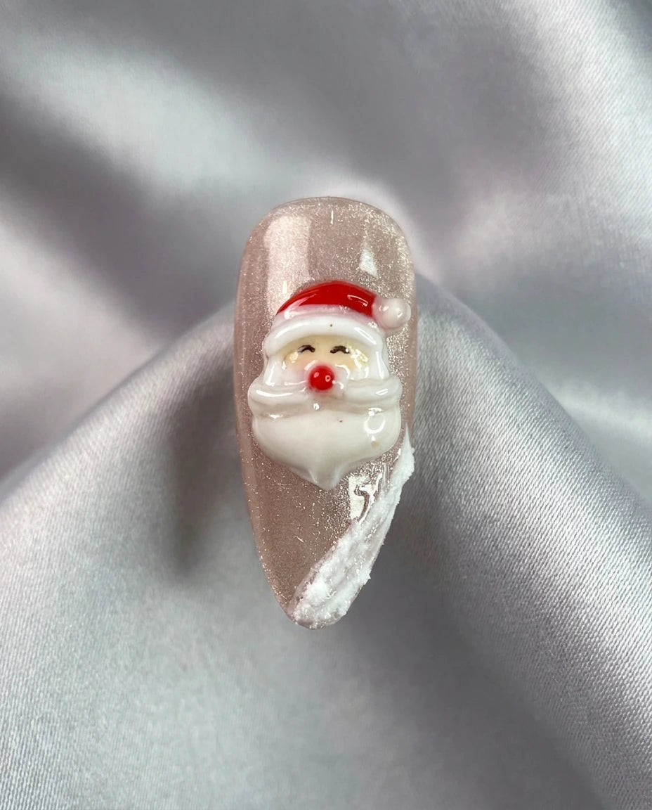 Santa Blush | DETAIL | Detailansicht des Nageldesigns