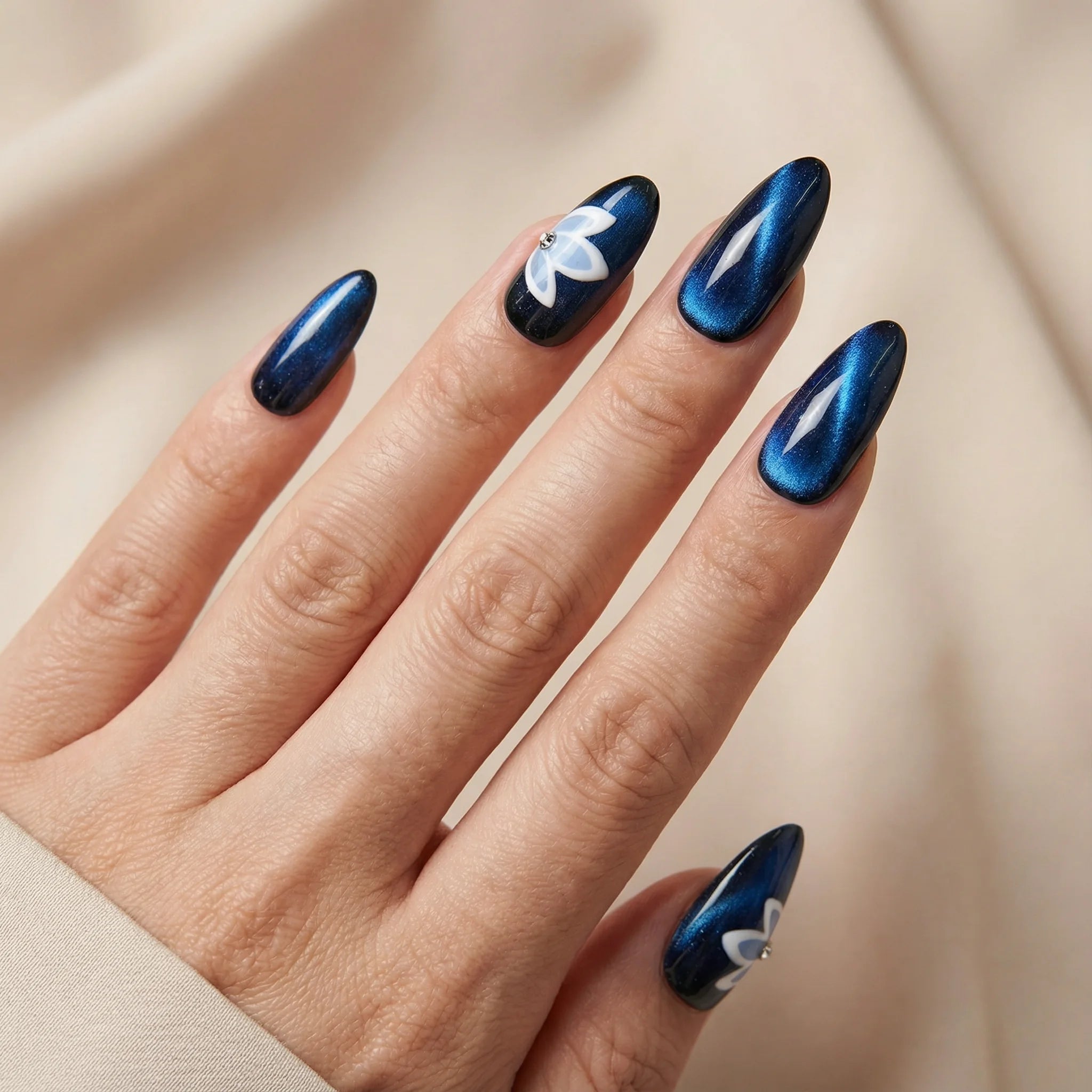 SAPPHIRE PETAL - handmade press on nails - by Elaréa Nails - premium quality - made in Germany