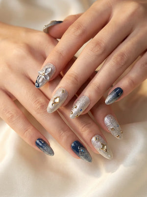SILVER AURORA - handmade press on nails - in silber - mit Aurora-Effekt - Press on Nägel - von Elaréa Nails - handgemacht - Detailansicht 2 - Versand aus Deutschland