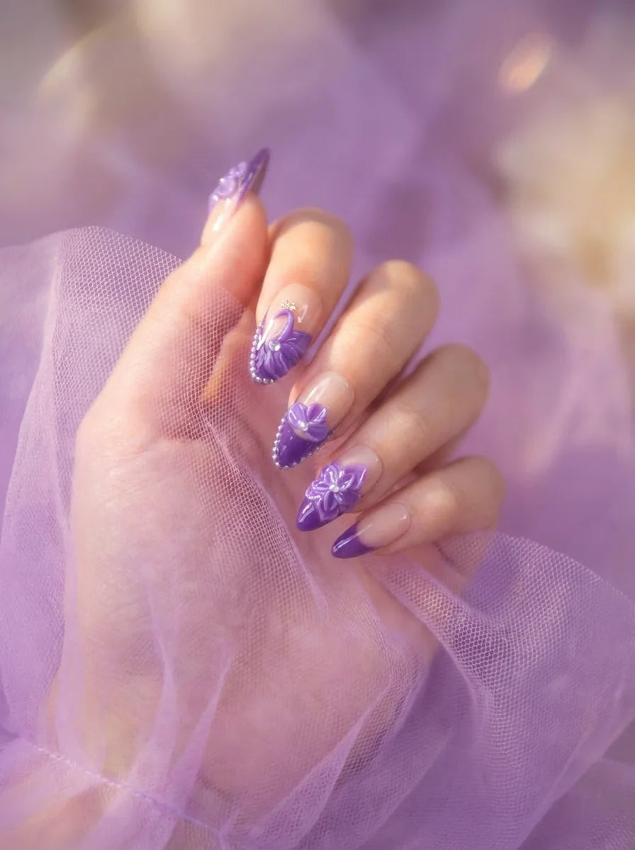 SWAN VIOLET falsche Nägel Nahaufnahme - Detailansicht