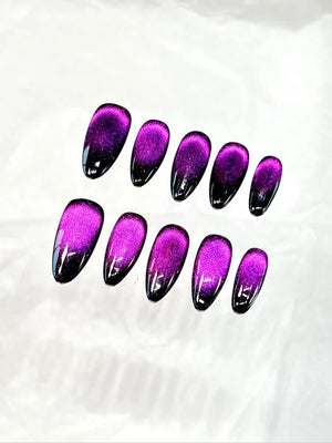 VIOLET DRIFT Nahaufnahme - Detaillierte Ansicht des Nageldesign - Premium künstliche Fingernägel