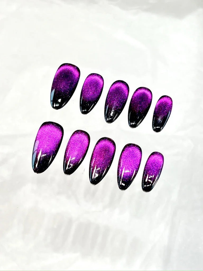 VIOLET DRIFT Nahaufnahme - Detaillierte Ansicht des Nageldesign - Premium künstliche Fingernägel