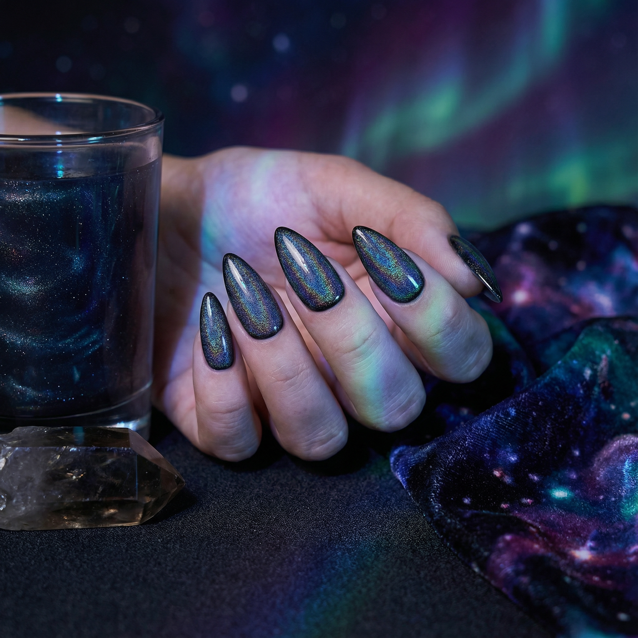 AURORA STORM - handmade press on nails - by Elaréa Nails - premium quality - made in Germany - detailed view