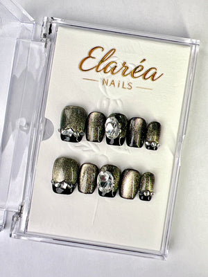 BLACK AURORA - handmade press on nails - in schwarz - mit Aurora-Nordlicht-Effekt - Press on Nägel - von Elaréa Nails - handgemacht - Hauptbild - Versand aus Deutschland