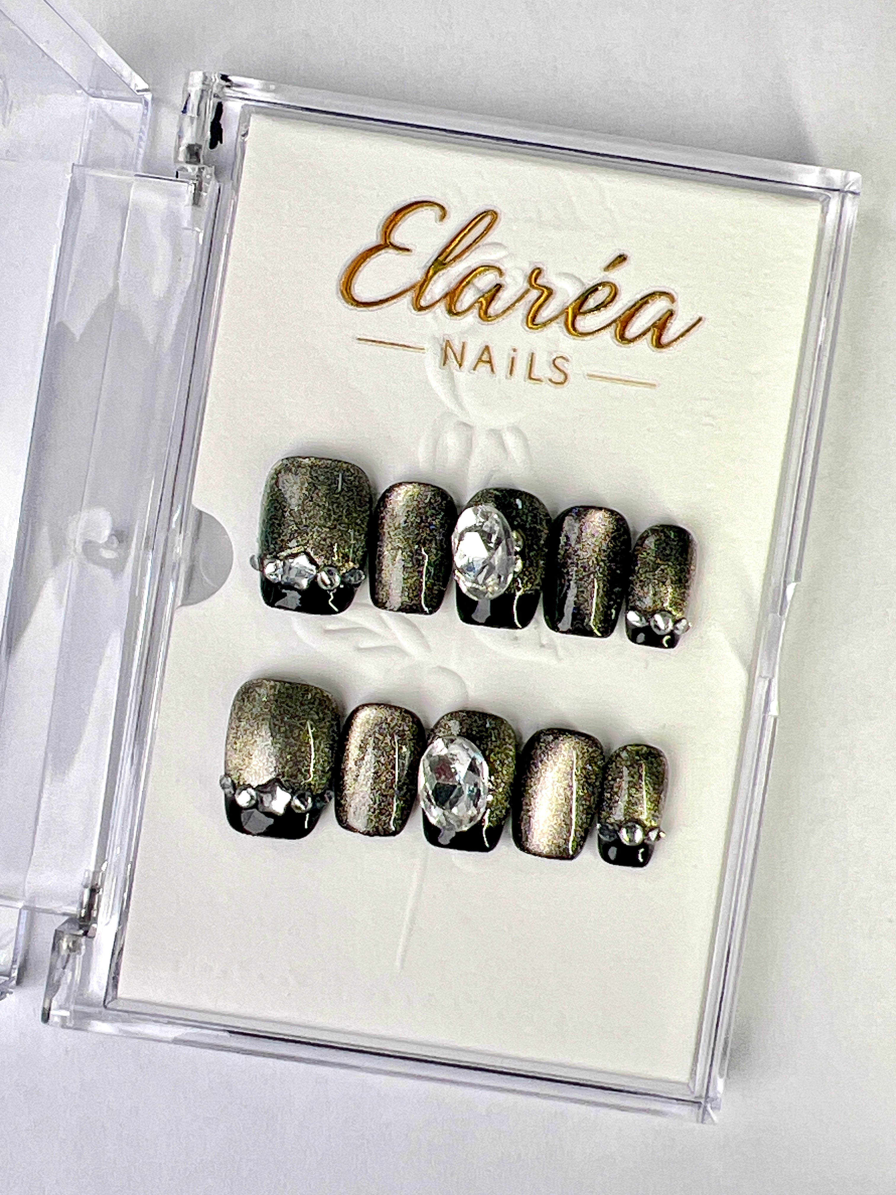 BLACK AURORA - handmade press on nails - in schwarz - mit Aurora-Nordlicht-Effekt - Press on Nägel - von Elaréa Nails - handgemacht - Hauptbild - Versand aus Deutschland