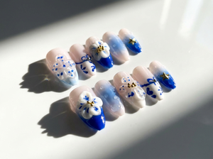 BLUE AURORA - handmade press on nails - in blau - mit Aurora-Effekt - Press on Nägel - von Elaréa Nails - handgemacht - Detailansicht 5 - Versand aus Deutschland