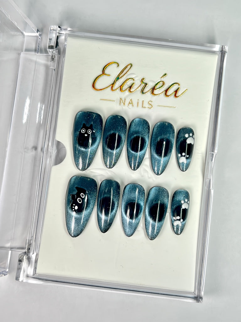 CAT BLUE - handmade press on nails - in katzengrau-blau - mit Katzen-Design - Press on Nägel - von Elaréa Nails - handgemacht - Hauptbild - Versand aus Deutschland
