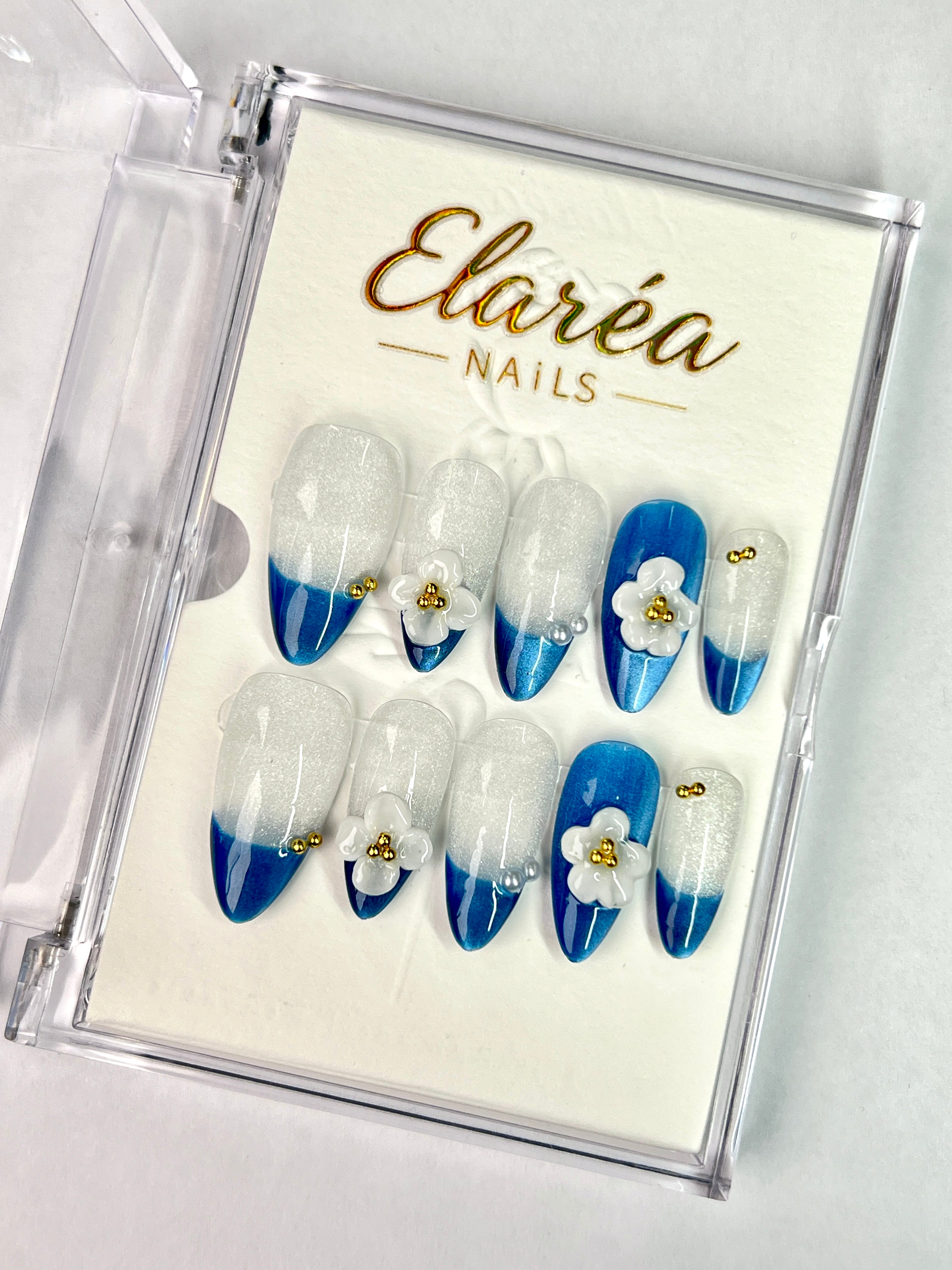 FROST BLOOM - handmade press on nails - in frostig-weiß - mit Blüten-Design - Press on Nägel - von Elaréa Nails - handgemacht - Hauptbild - Versand aus Deutschland