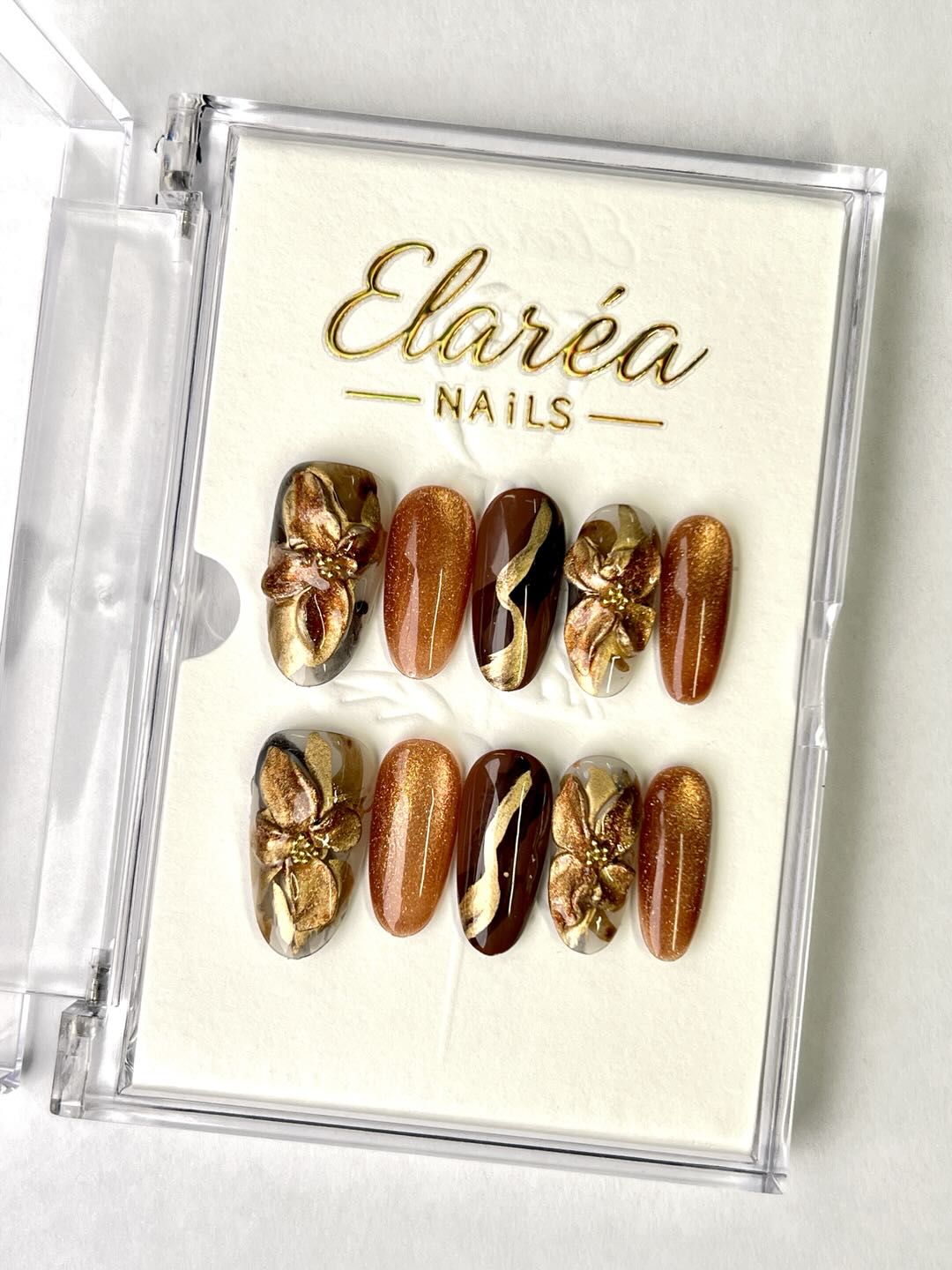 GOLDEN COCOA - handmade press on nails - in goldbraun - mit Kakao-Design - Press on Nägel - von Elaréa Nails - handgemacht - Hauptbild - Versand aus Deutschland