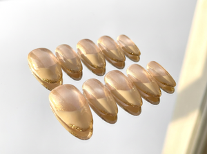 GOLDEN NUDE - handmade press on nails - in goldfarben - mit Nude-Look - Press on Nägel - von Elaréa Nails - handgemacht - Detailansicht Nahaufnahme - Versand aus Deutschland