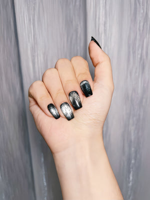 NIGHT CRACKLE - handmade press on nails - in nachtblau - mit Crackle-Effekt - Press on Nägel - von Elaréa Nails - handgemacht - Detailansicht 6 - Versand aus Deutschland